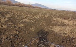 Teren intravilan 1800 mp+proiect casa-utilitati-Sarata - Poză 2