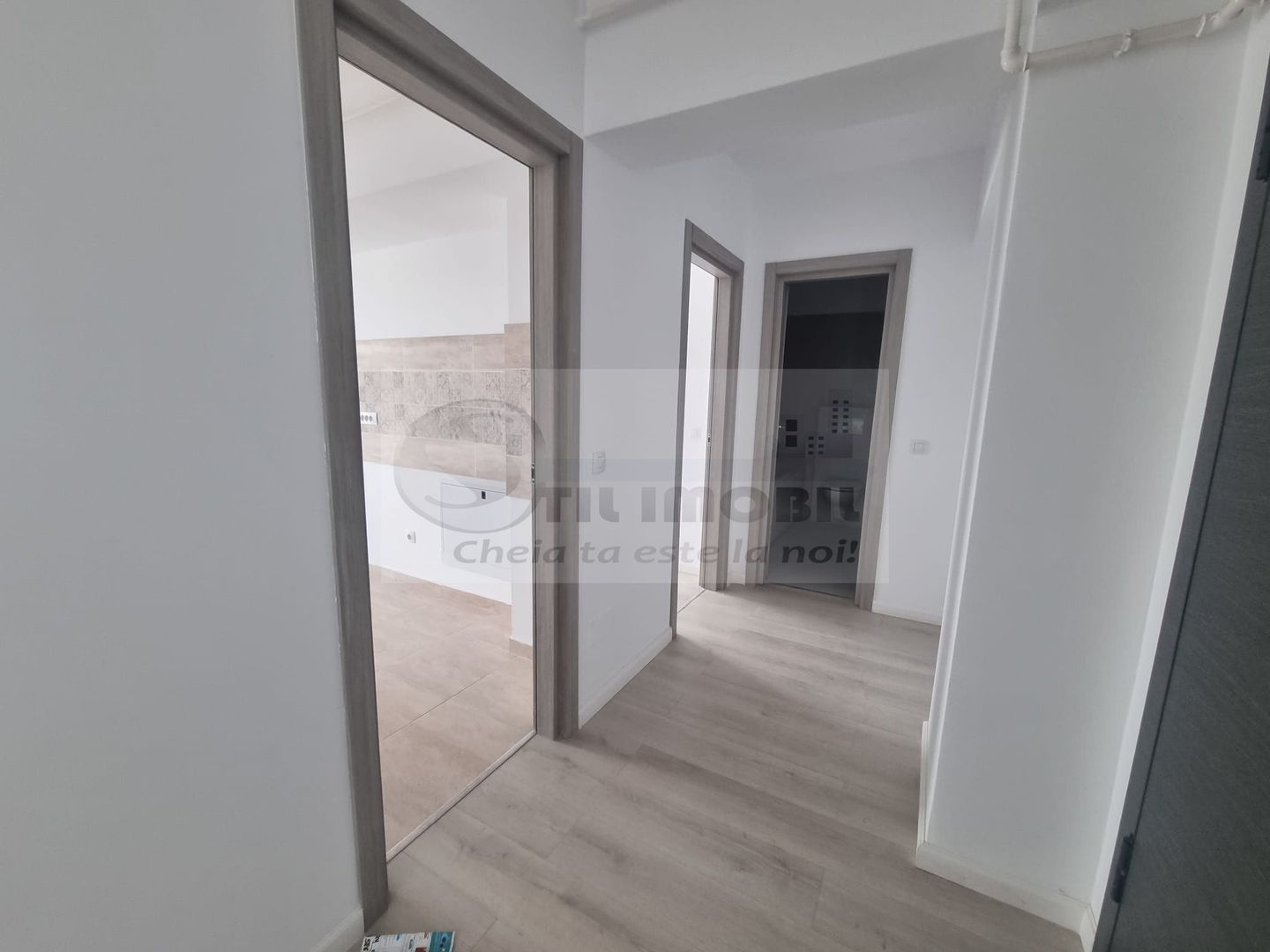 INTABULAT !  Apartament cu 2 camere in oras. Rezidential ! - Poză 5