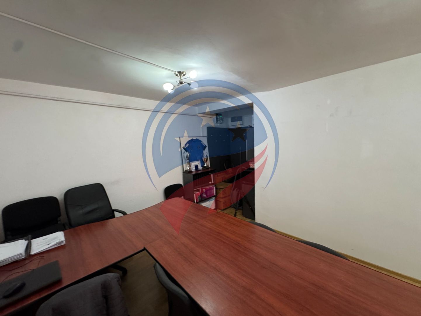 Spatiu birouri- apartament cu 2 camere Central - Poză 2