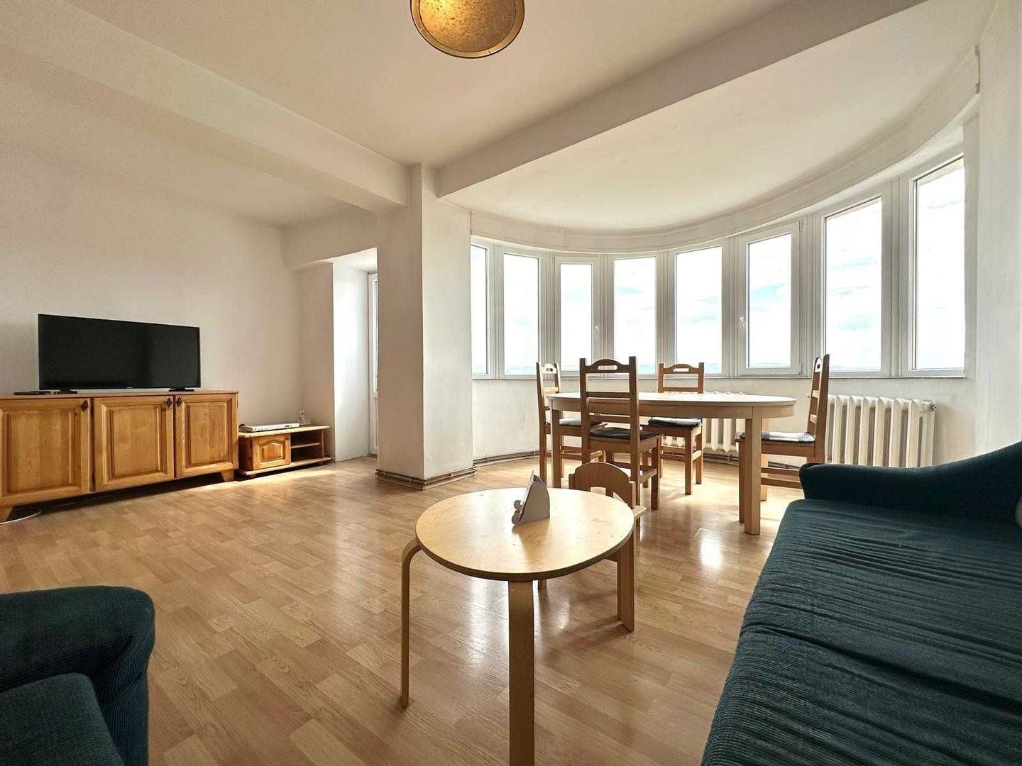 Apartament cu 3 camere de inchiriat, zona Ultracentral - Poză 1