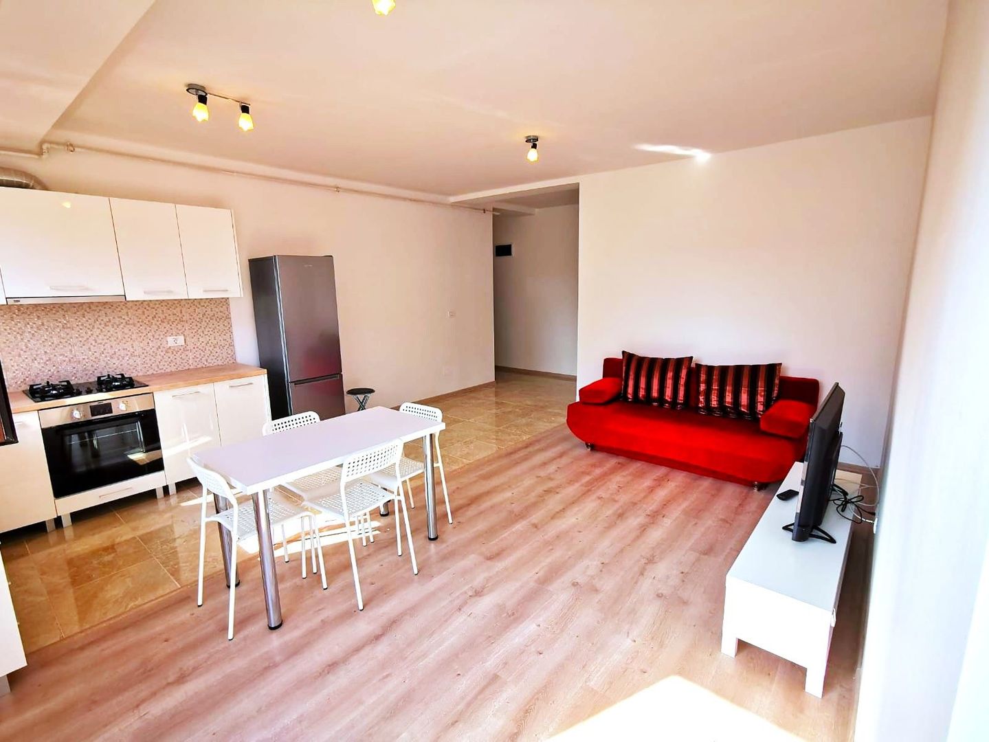 COMISION 0, Apartament 2 Camere, 51mp, Etaj 2 / 3, Parcare, ESSO GIROC - Poză 2