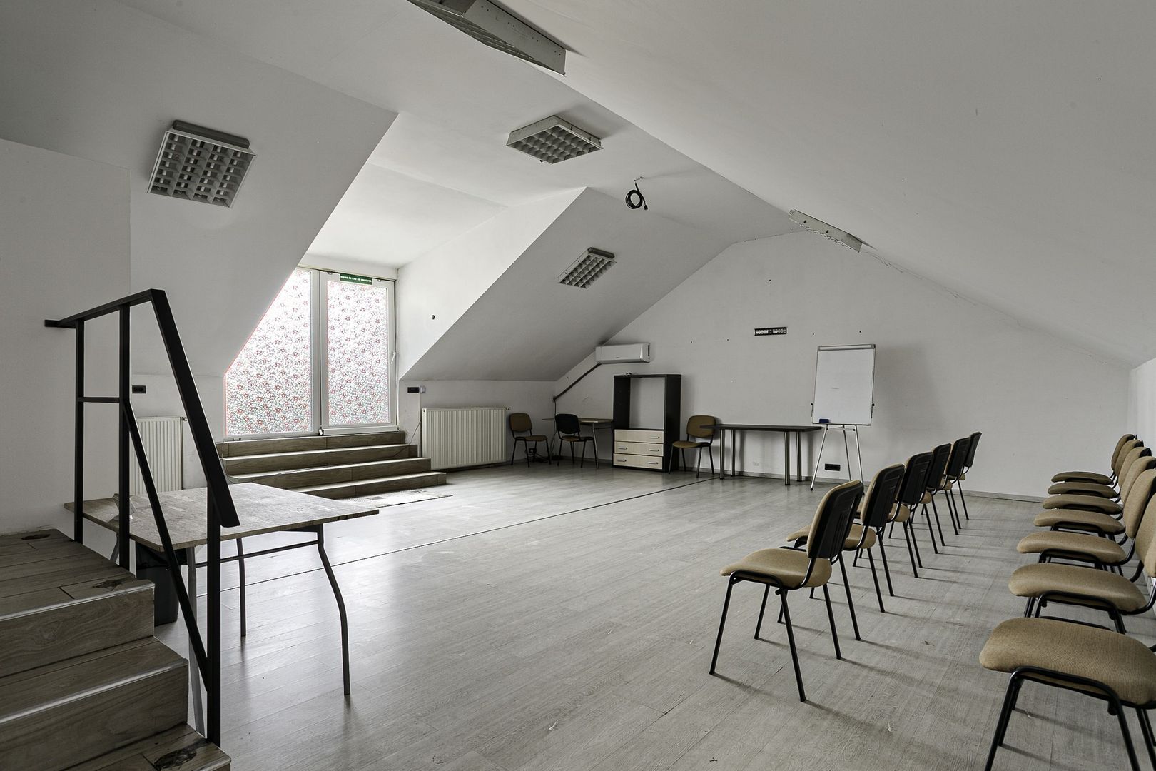 Spatiu ideal pentru activitatile care necesita o incapere generoasa - Poză 2