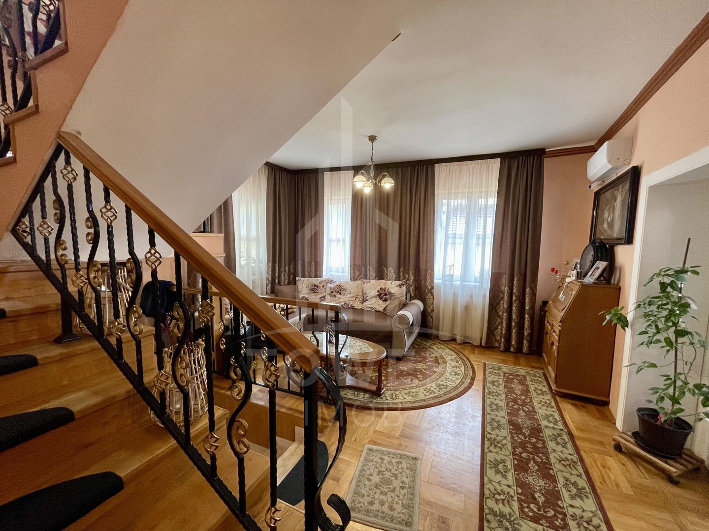 Casa spațioasă în Sibiu, cartierul Terezian – 325.000€ - Poză 1