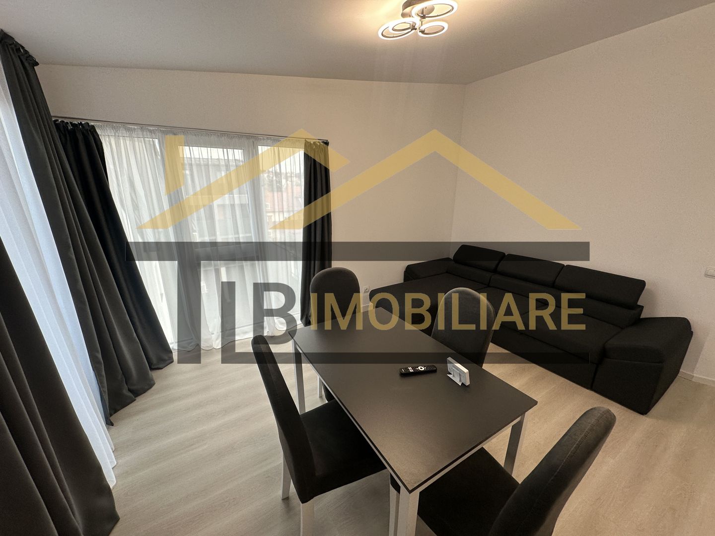 Apartament de 4 camere, 100mp, parcare, Zona Centrala - Poză 2
