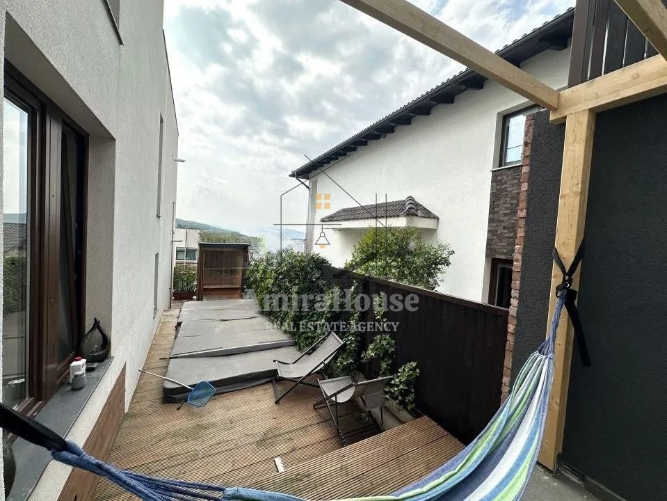 Apartament 3 camere in imobil tip vila, 79 mp, garaj, curte comuna, Gruia - Poză 17