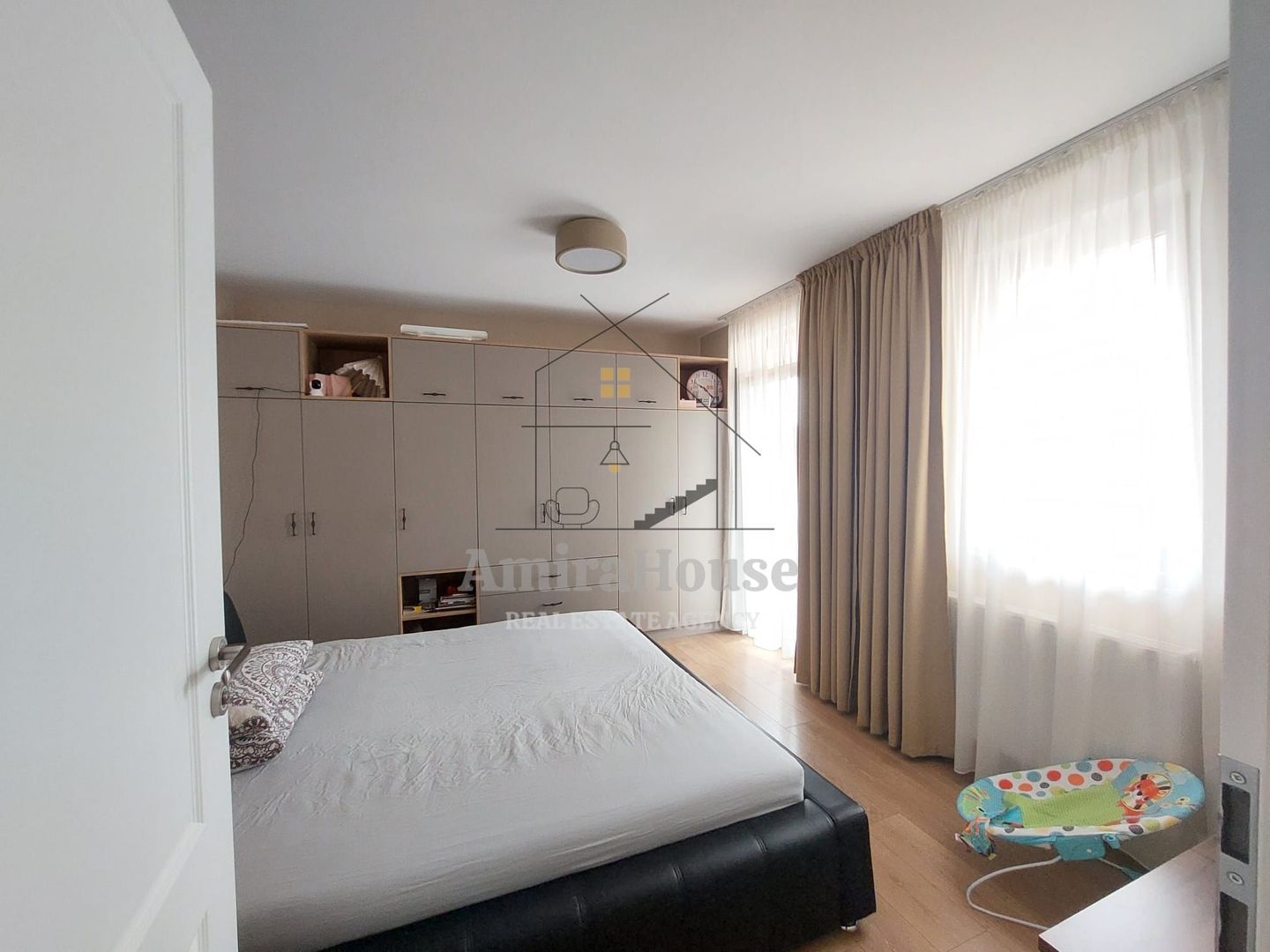 Duplex ultrafinisat mobilat utilat cu 2 locuri de parcare zona Terra - Poză 3