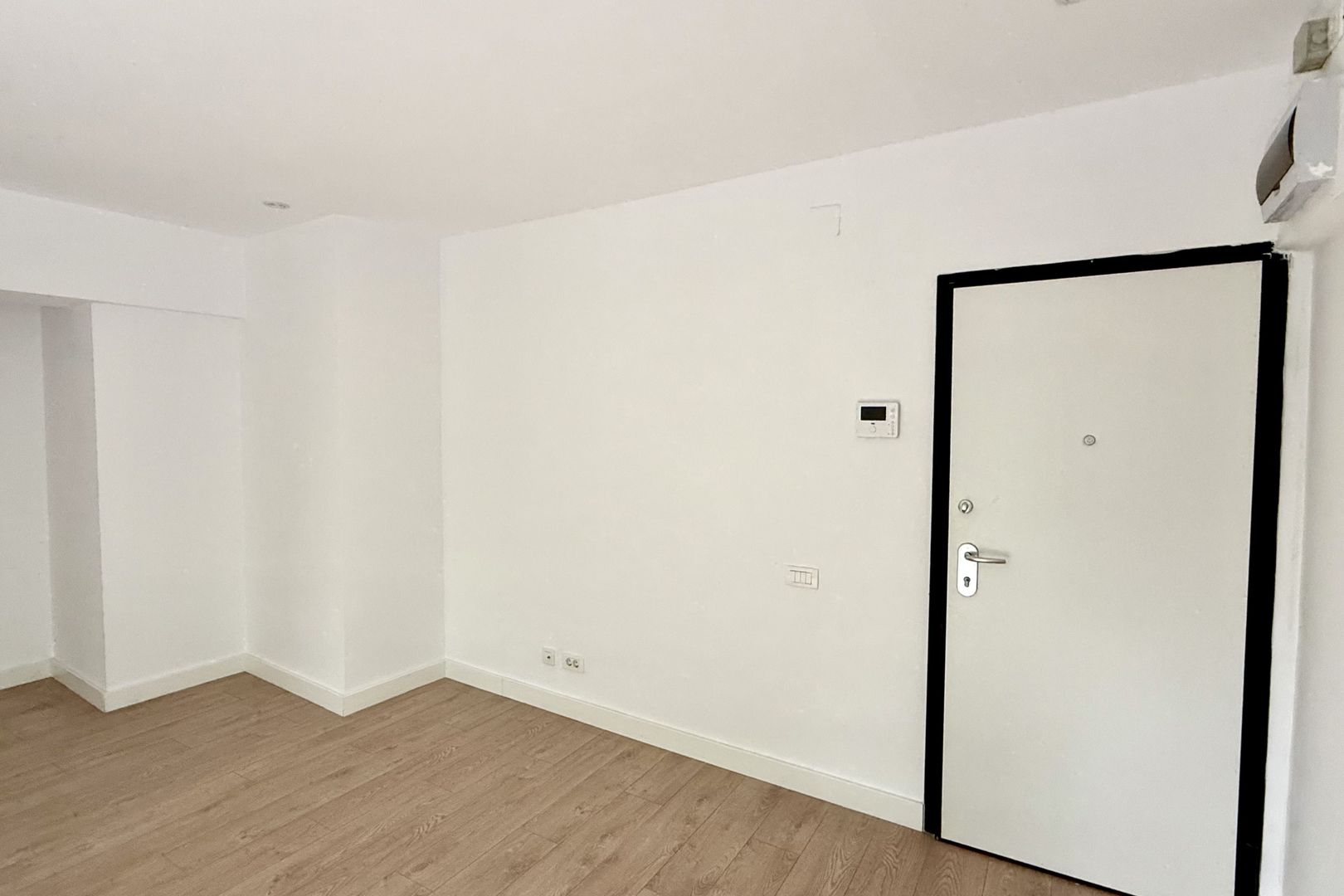 Apartament 2 camere, zona Aviatiei-Aerogării, bloc nou, etaj 1 - Poză 5