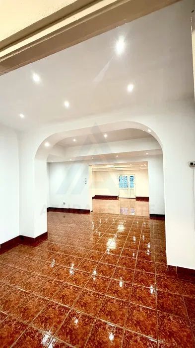 Spatiu comercial 80 mp utili 2 incaperi grup sanitar in Strand - Poză 3