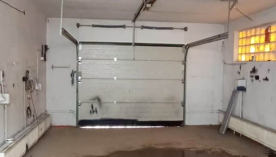 Proprietate cu 2 hale si casa la inchiriat,teren 1350mp - Poză 24