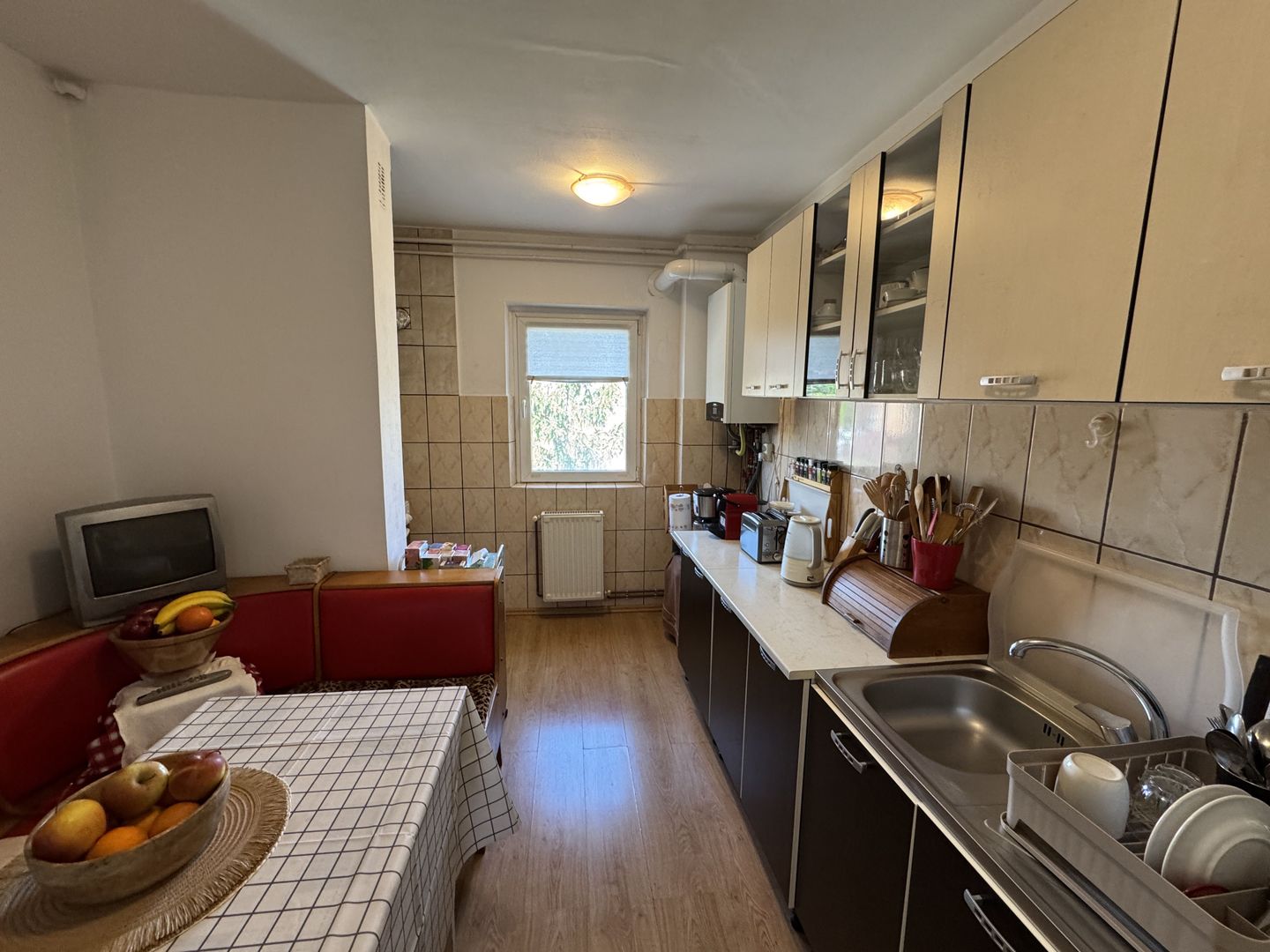 Apartament decomandat cu 3 camere in Florilor, strada Crinului - Poză 6