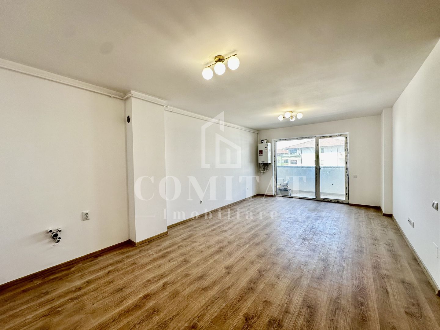 Apartament la etaj intermediar | Finisat | Eroilor - Poză 2