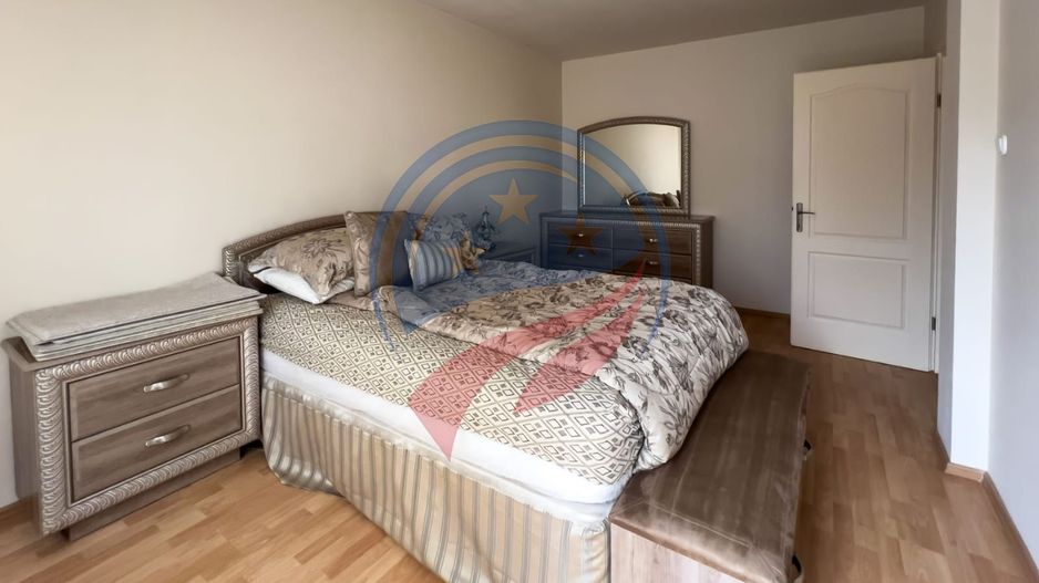 Vila superba cu cinci camere zona centrala - Poză 16