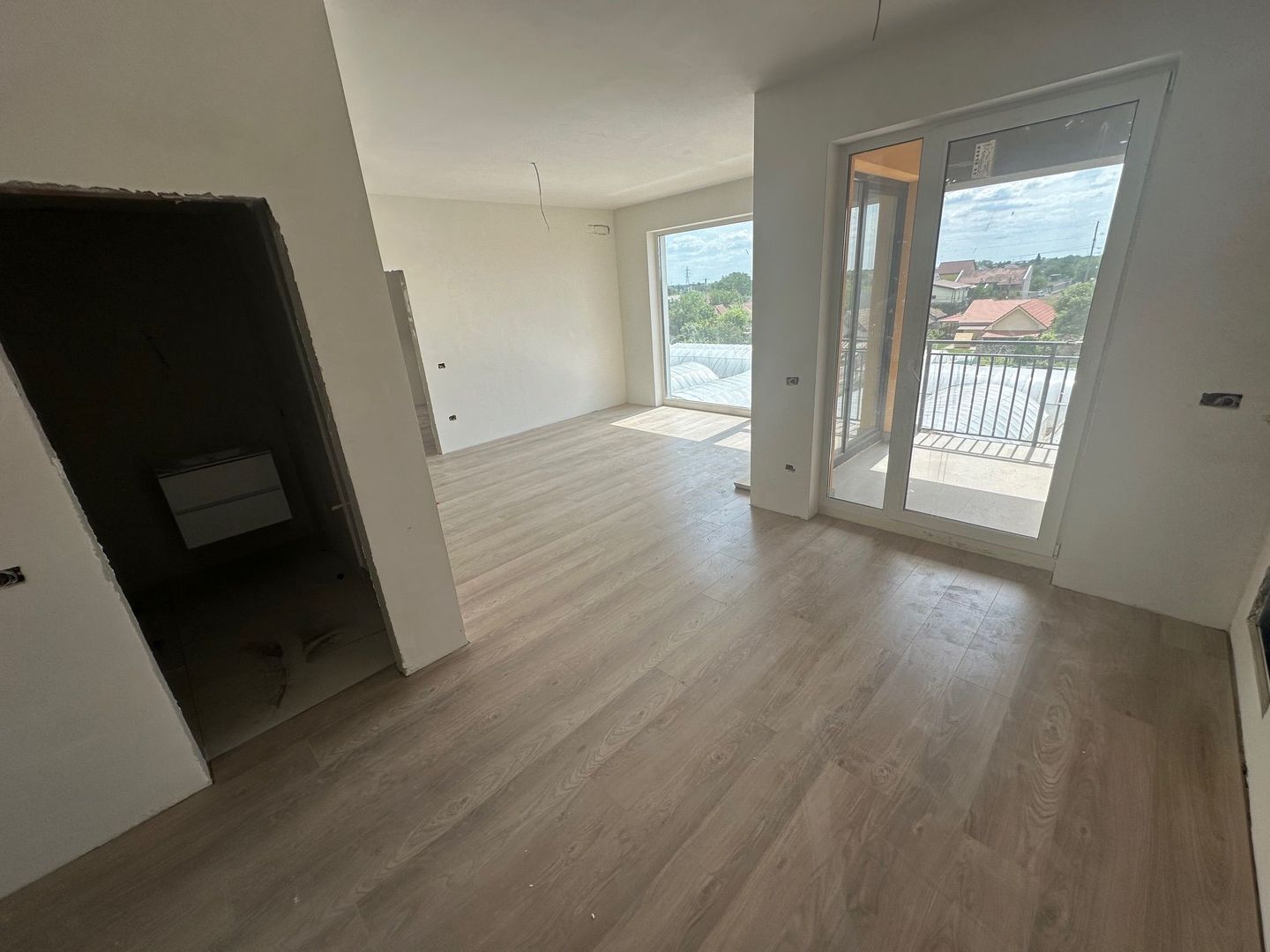 Apartment bloc nou cu lift si loc de parcare inclus - Poză 3
