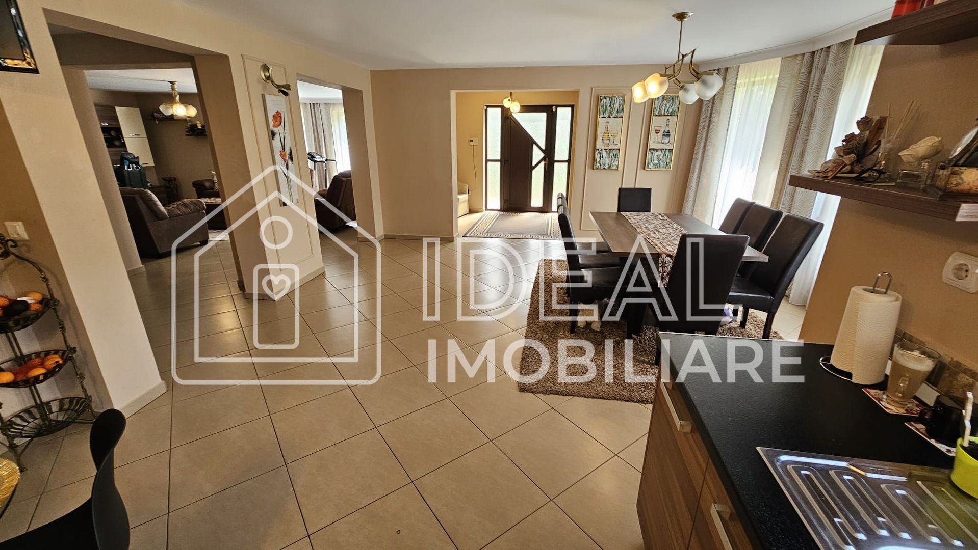 Vila Moderna cu 5 camere, garaj si 921 mp de curte, in Tocile - Poză 8