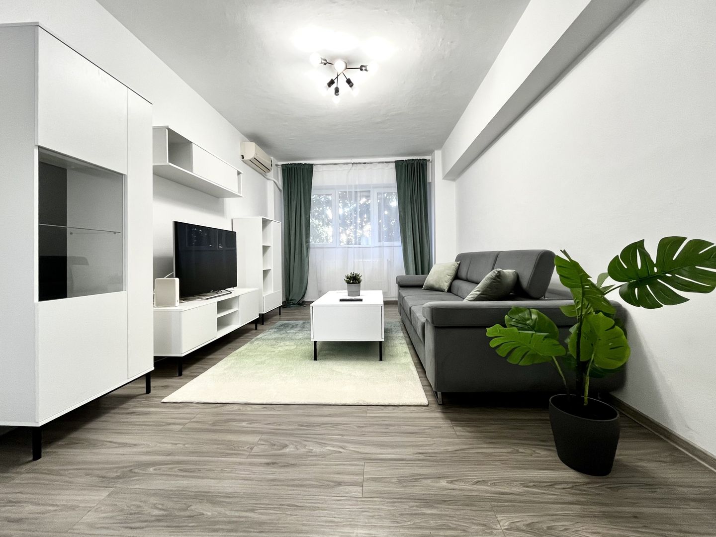 Apartament 4 camere, renovat integral, in zona Aradului- Iulius Mall - Poză 1