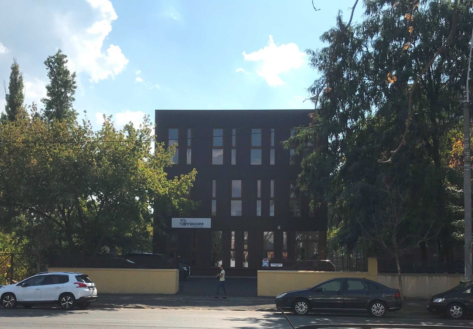 Inchiriere cladire de birouri - Poză 1