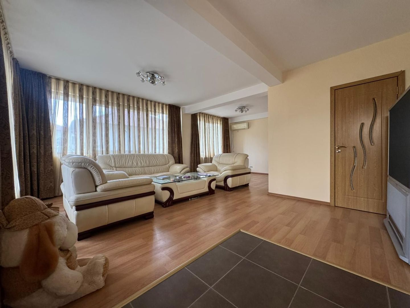 3 camere  || Voluntari || IDEAL PENTRU LOCUINTA SAU SPATIU COMERCIAL - Poză 4