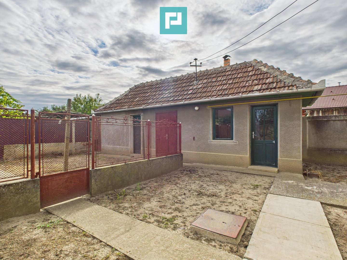 Casă cu teren generos, zonă centrală, Curtici - Poză 7