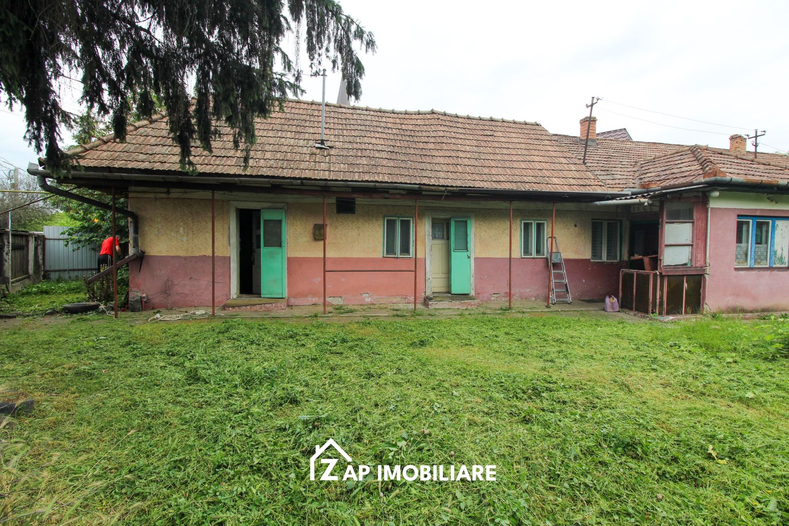 Unirii - Zona Darina - Casa 4 camere - Teren 691 mp cu deschidere 26 m - Poză 1