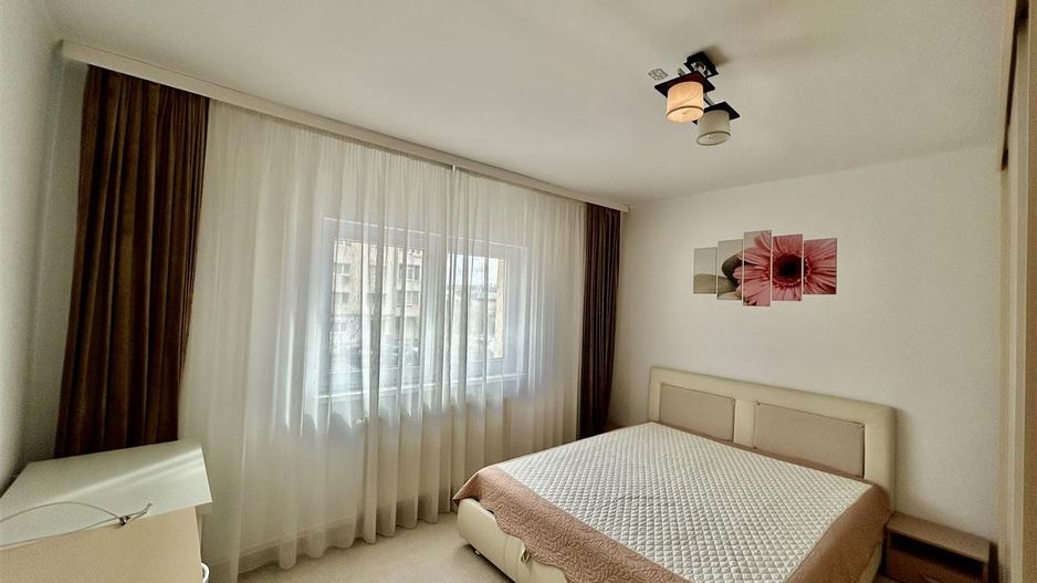Apartament de închiriat în Sibiu – 3 camere, decomandat, 2 băi, 80 mp - Poză 12