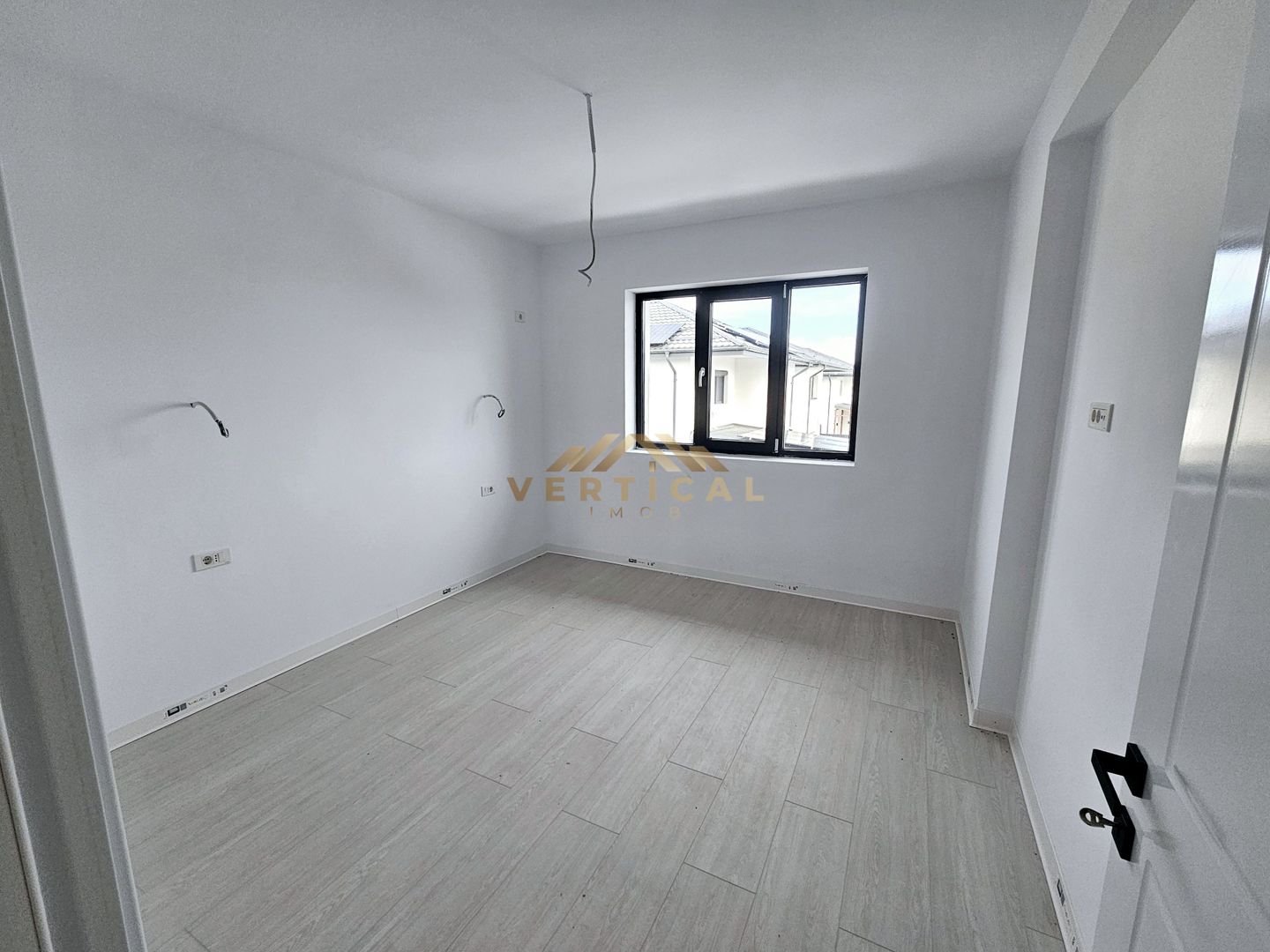 Vila 4 camere in centrul comunei Berceni - Poză 10