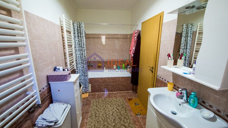 Casa Individuala cu 8 camere si 430 mp de curte, zona Calea Poplacii - Poză 19