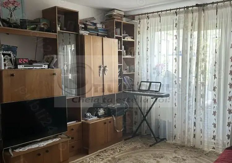 Ap cu 3 camere în Păcurari,izolat+geam la baie 108.000 euro negociabil - Poză 6