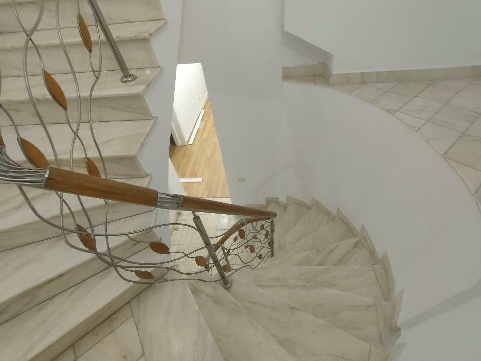 BDUL DACIA, PIATA GEMENI,  2 etaje SPATIU BIROURI - Poză 1