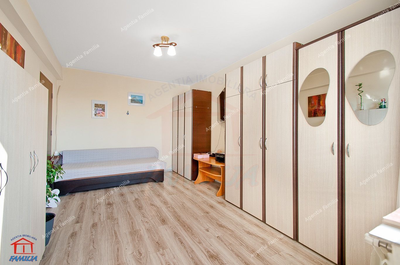 Apartament 2 camere decomandate, Micro 19 etaj 7/10, vedere panoramică - Poză 3
