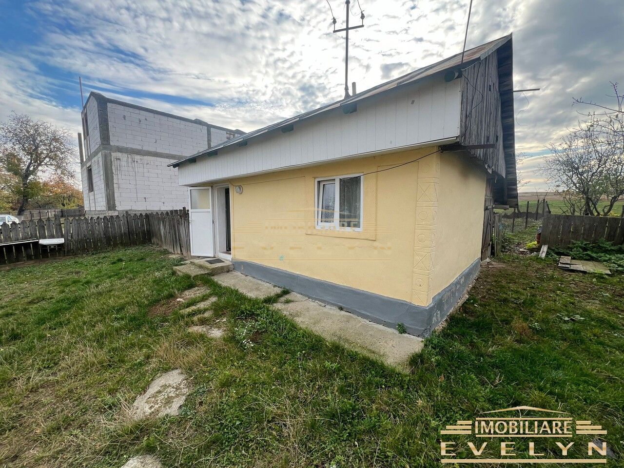 Casa de vanzare + teren, zona Curtesti, pret 55000 euro negociabil - Poză 4