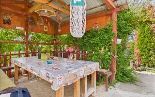 Casă la doar 6km de graniță cu România - Poză 2