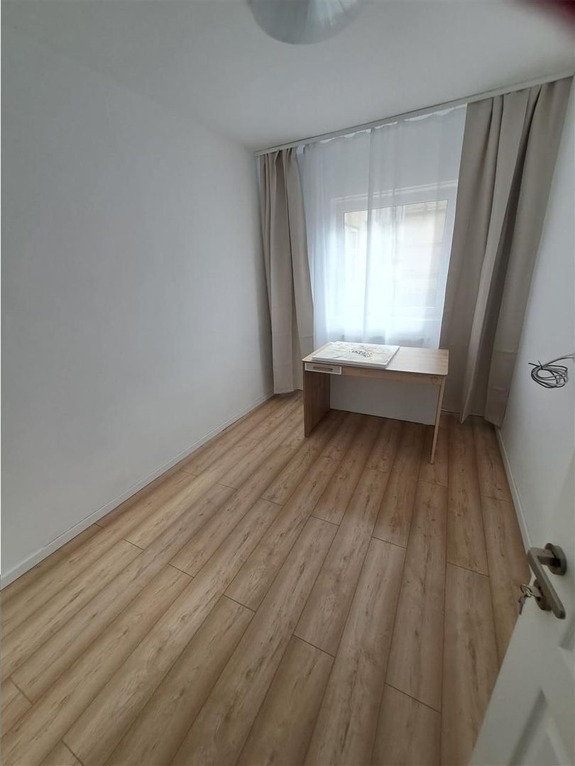 Etaj 1 4 camere  Complexul Studentesc-aproape de Sala Olimpia - Poză 24