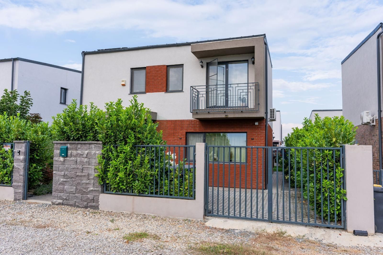 Casă 4 camere | Mobilată & utilată | Panouri fotovoltaice | Tunari - Poză 2