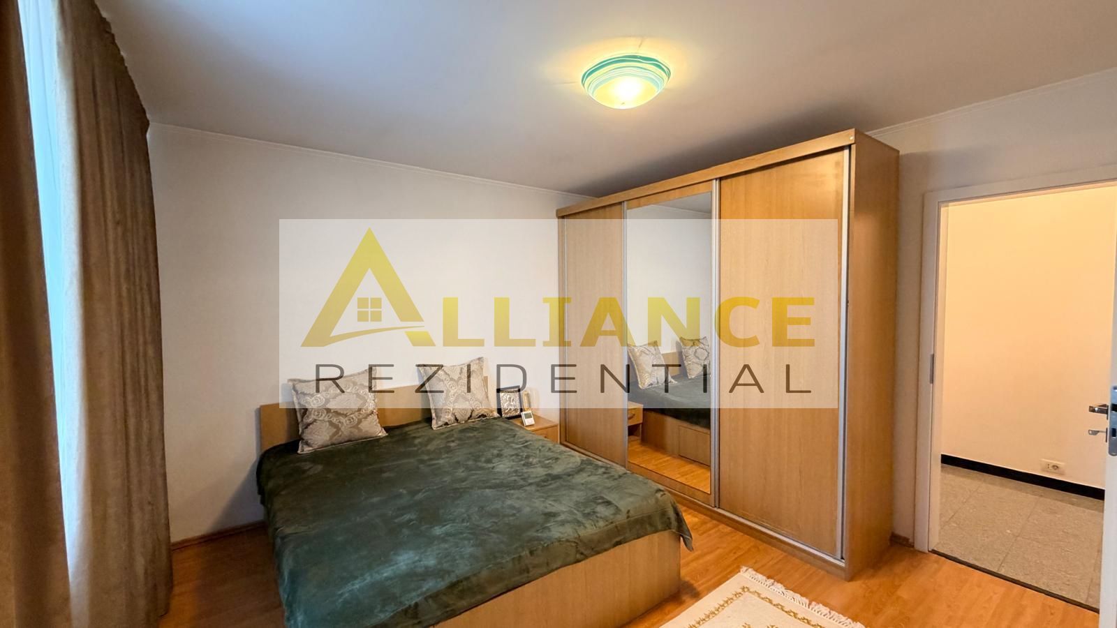 Vila spatioasa cu 9 camere foisor magazie curte amenajata complet - Poză 13