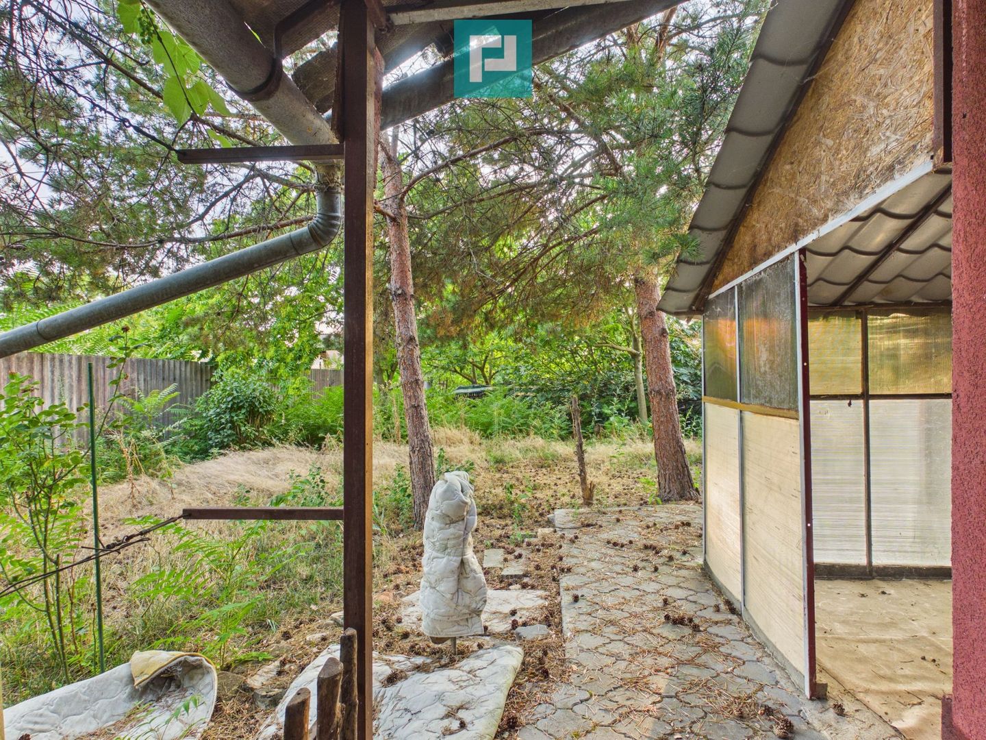 Casă modestă cu 3 camere din văiugă în Bătania - Poză 19