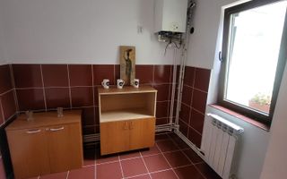 Casa mica, tip studio, centrala si curte proprie, 700 m distanta metrou Iancului - Poză 3