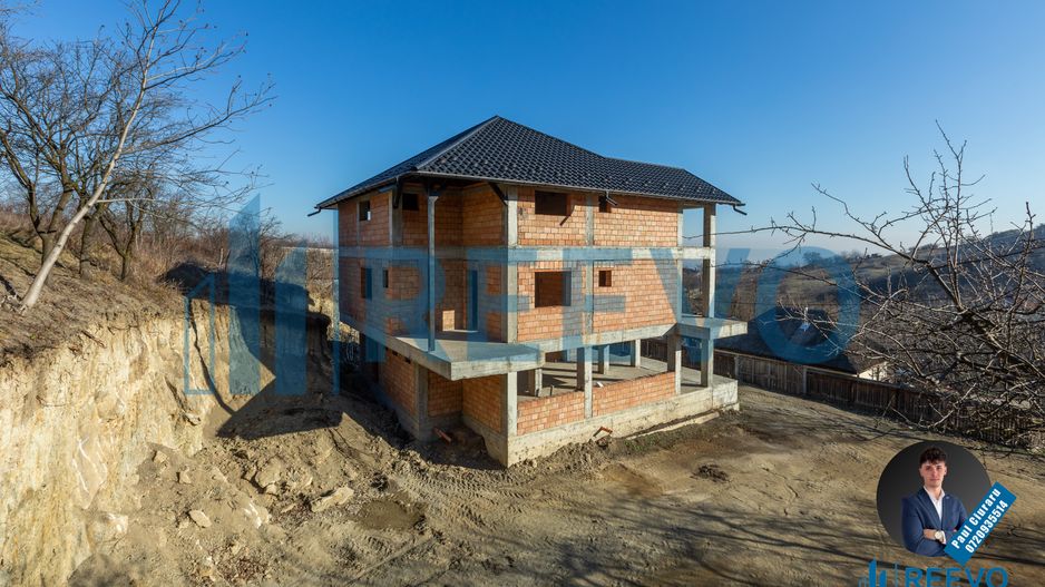 Pensiune/Vilă la roșu P+E+M în Sărata - Poză 5