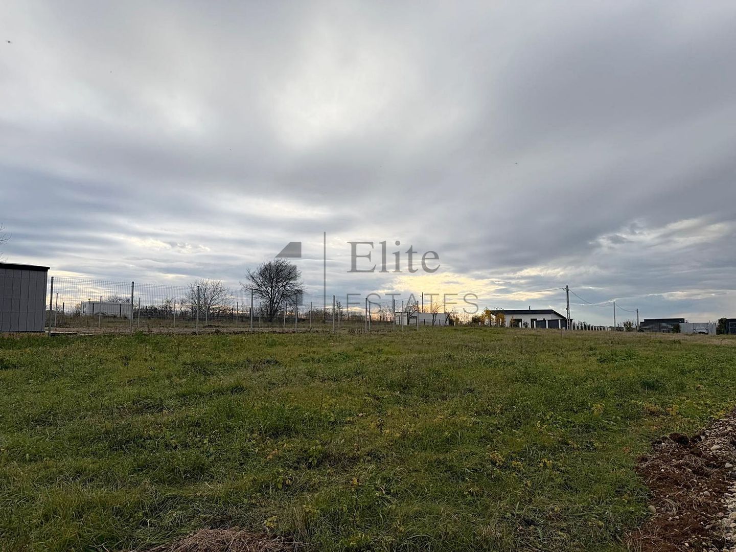 Teren intravilan de vanzare in Apateu | Dublu front - Poză 1