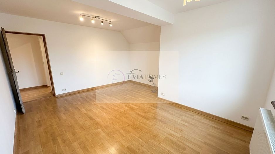 4 camere/ 2 bai / 119 mp/ parcare in curte / zona strazii Bucuresti - Poză 9