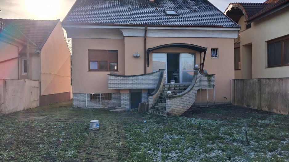 Casa RENOVATA partial 8 cam 6 ari 550mp garaj ANA IPATESCU. - Poză 4
