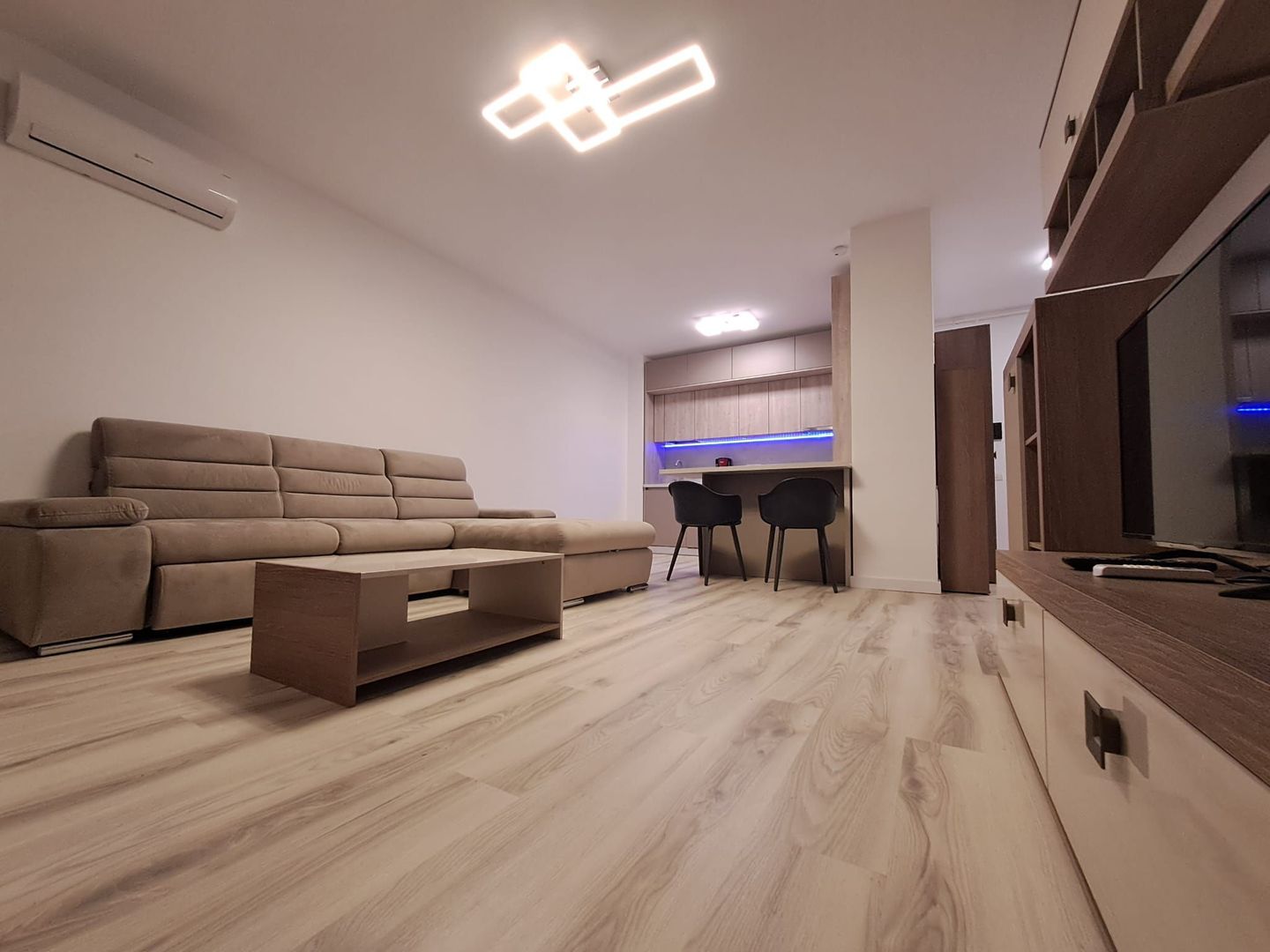 Ap2Cam|Parcare,AerConditionat,Centrala,Mob+Ut,ImobilNou|CampeadorCity. - Poză 2