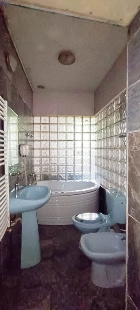 Apartament cu 4 camere si gradina in centrul orasului Brasov - Poză 2