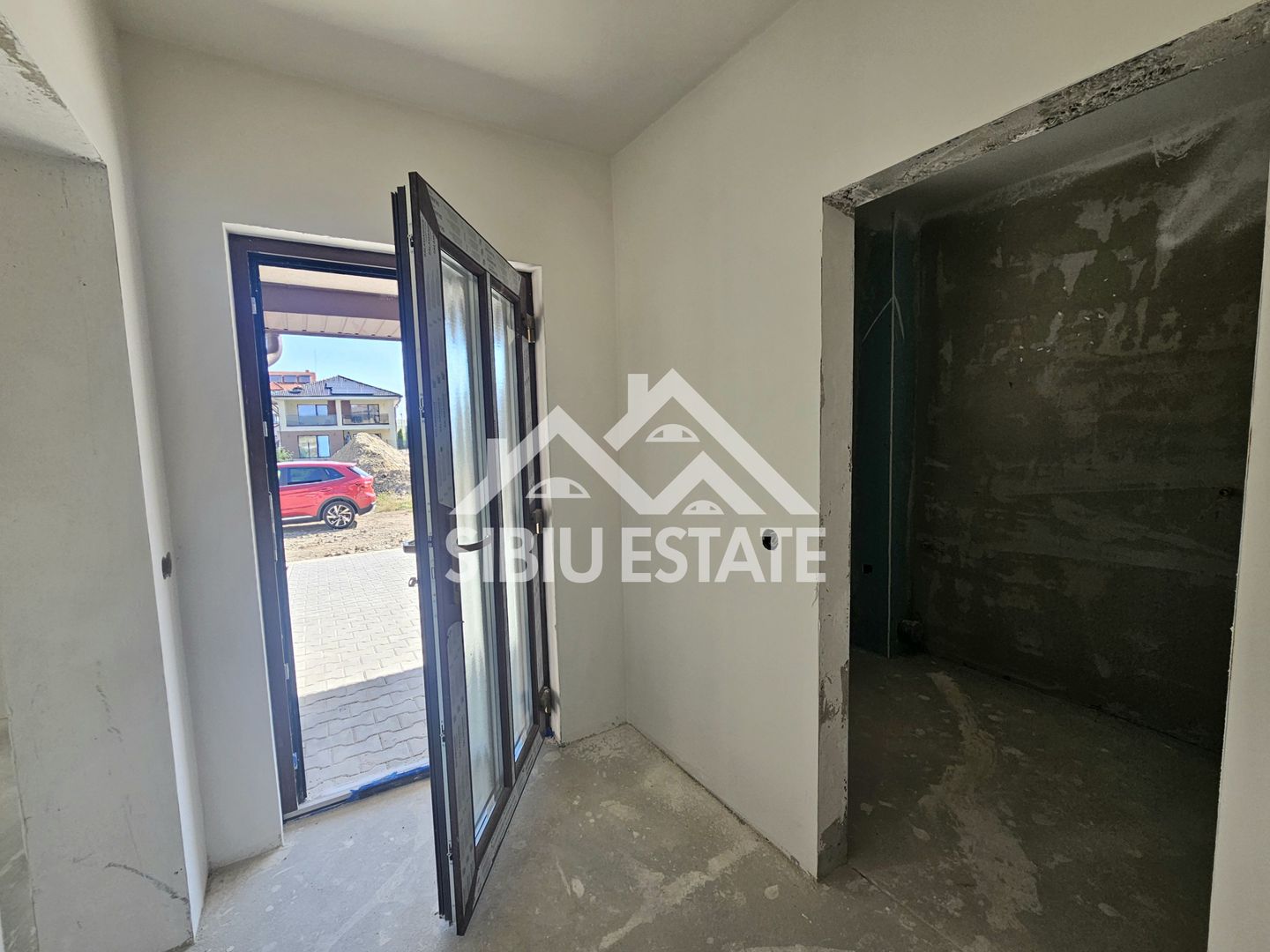 Casa noua 4 dormitoare, spatiu bun pentru familie - Poză 8