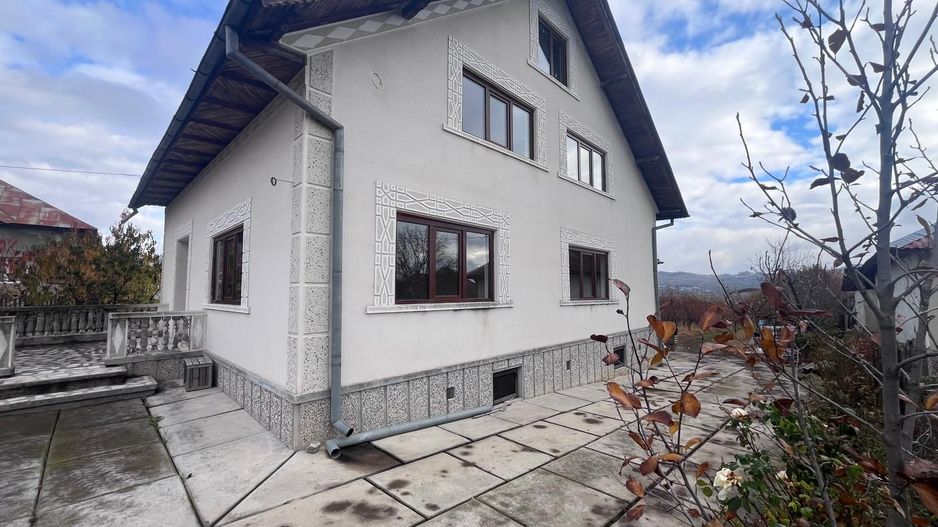 Vanzare casă spațioasă cu teren generos în Cândești Vale–jud Dambovita - Poză 2