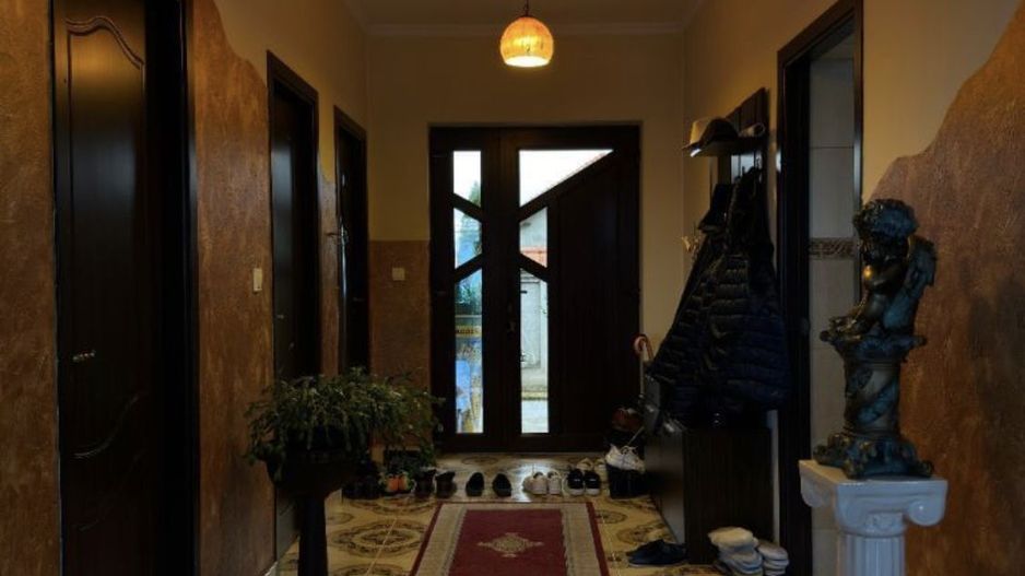 Casa de vanzare P+1, 4 Garaje, Vetis - Poză 5