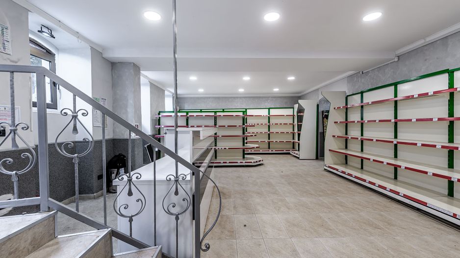 Spațiu comercial ultracentral, renovat, pe b-ul Revoluției, Arad. - Poză 3