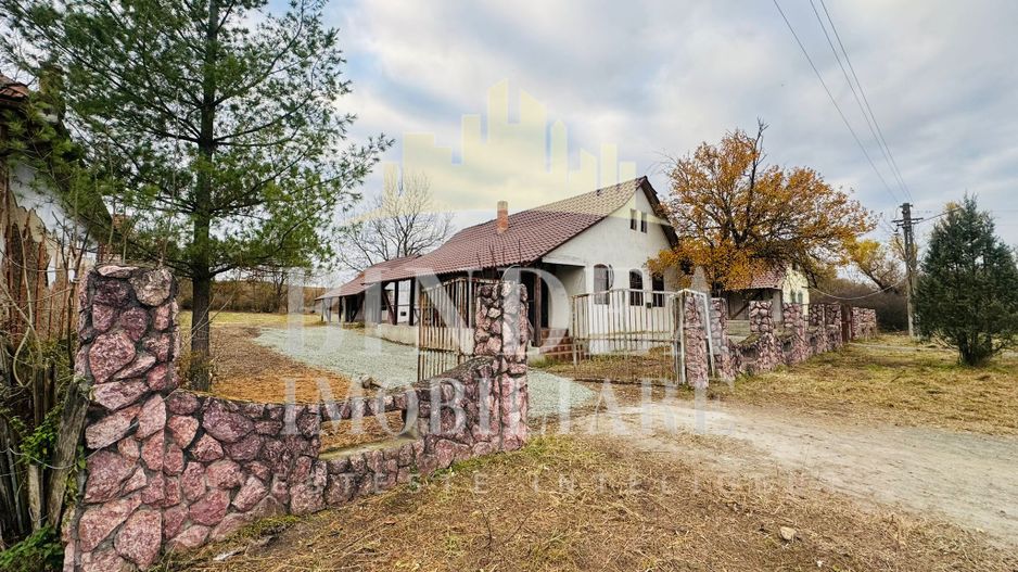 Oportunitate investitie: două reședințe de vacanță/ cabane 3940mp teren - Poză 1
