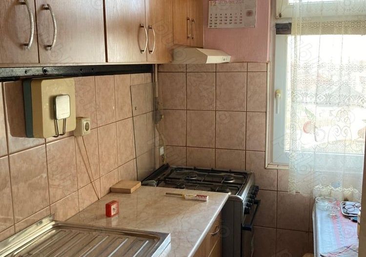 BRASADAS vinde ap  2 cam etaj 3/4 in Carpați 1. - Poză 2