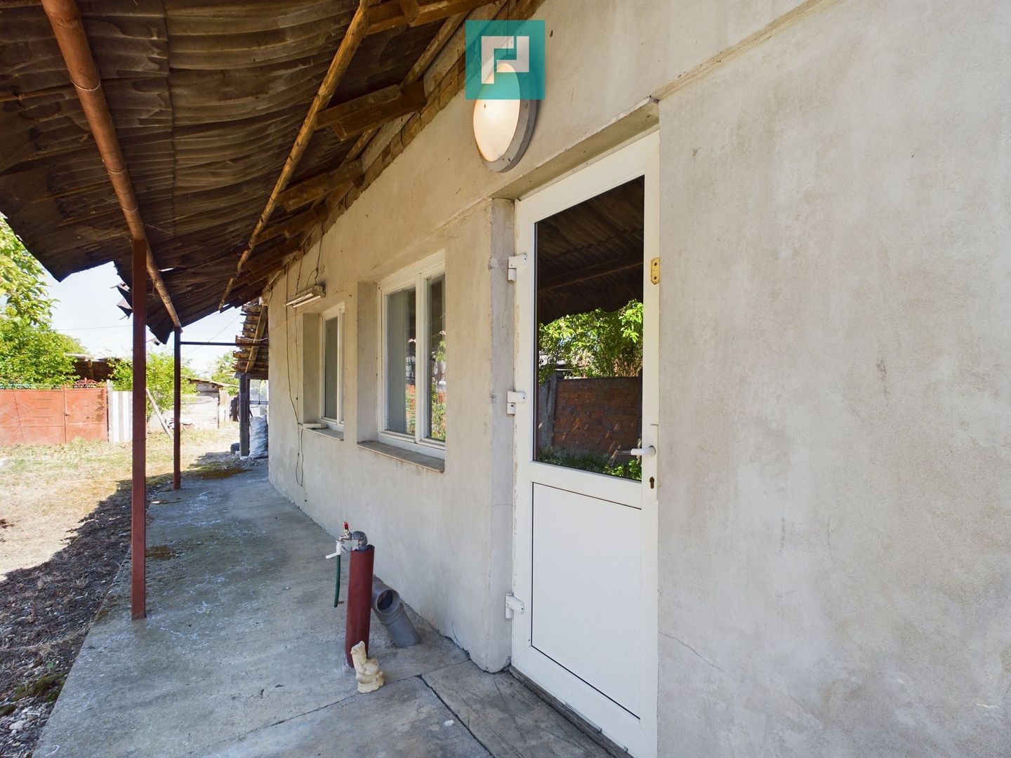 Casă cu 4 camere în Cruceni - Poză 9