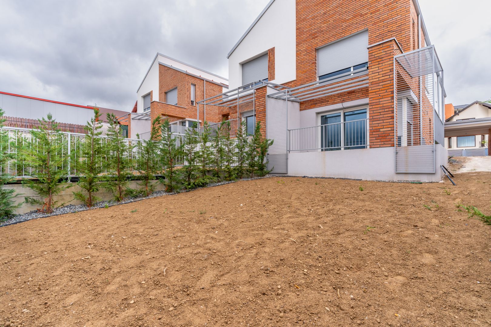Duplex modern in Voronet, 136 mp utili, garaj si teren 325 mp - Poză 12